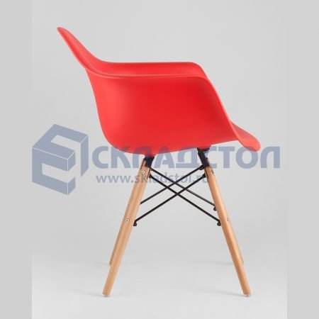 Кресло EAMES на деревянных ножках